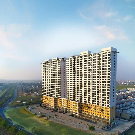 גרייטר נוידה Sunset View Paradise By Buddies Home מראה חיצוני תמונה